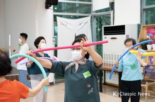 광명문화재단 '카네이션 예술 춤'