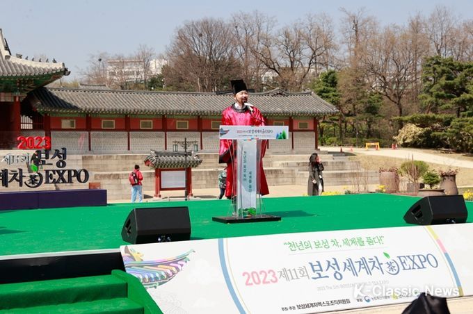 경희궁에 나타난 보성 뇌원차 진상 행렬 눈길 …