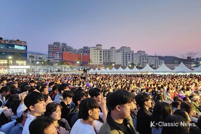 ‘사랑인가, 봄’ 제1회 고창 벚꽃 축제 화려한 벚꽃 엔딩..“3만 여명 다녀가”
