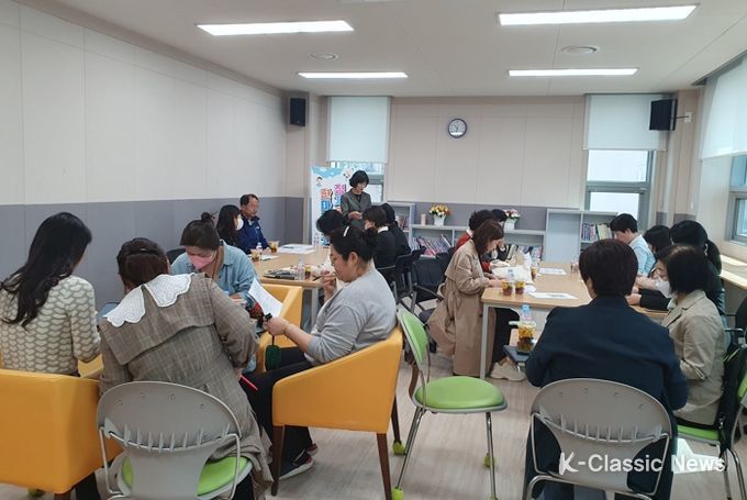 18일 청자골어린이한마당추진위원회가 18일, 강진종합운동장에서 개최되고 있다.