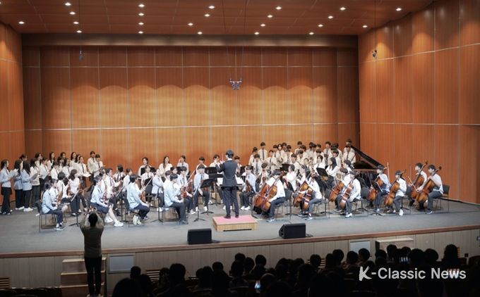 지난 19일 금산다락원에서 열린 금산 별무리학교 학생오케스트라 독일 공연 기념 음악회