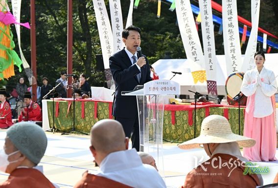 오세훈 서울시장이 25일(토) 은평구 진관사에서 열린 「진관사 국행수륙재」에서 축사를 하고 있다.