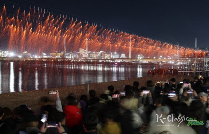 포항시는 1일 송도해수욕장에서 ‘송도 낙화놀이’를 개최했다.