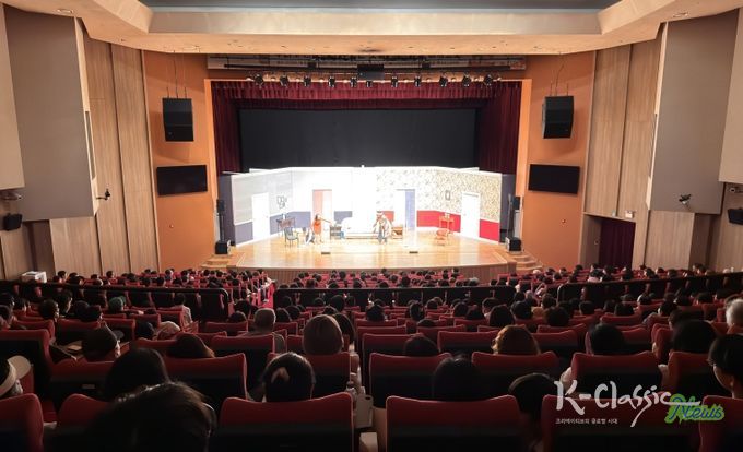 완도군, _문화의 날_에 다양한 문화 공연 마련(사진은 지난 8월에 선보인 연극 라이어)