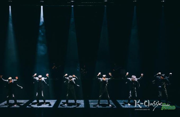 세계 유수의 도시와 축제에 초청받은 현대무용단 모던테이블의 <다크니스 품바>가 영덕에서 박력넘치는 공연을 펼쳐 환호를 받았다.