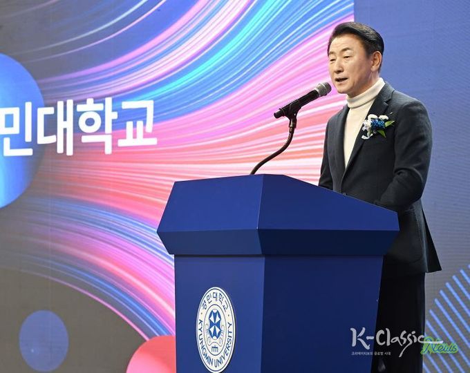 김동근 시장이 12월 9일 ‘2025 경민대학교 성과전시회’ 개회식에서 축사를 하고 있다.