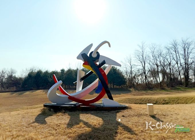 제2회 서울조각상 대상작(방인균, '얼쑤!', 노을조각공원 전시 중)