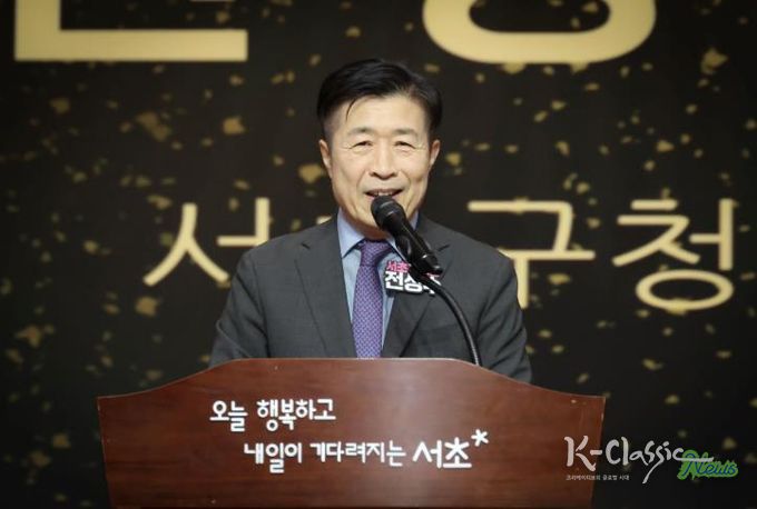 전성수 서초구청장이 16일 서초문화예술회관 아트홀에서 열린 ‘서초노인대학 제34기 졸업식’에 참석해 인사말씀하고 있다.