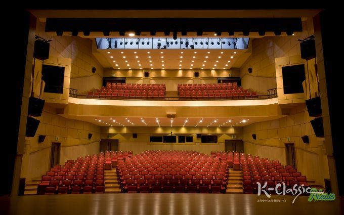 봉산문화회관, 국비 2억6천만 원 확보…2026년 연극·뮤지컬 중심극장 도약(봉산문화회관 가온홀)