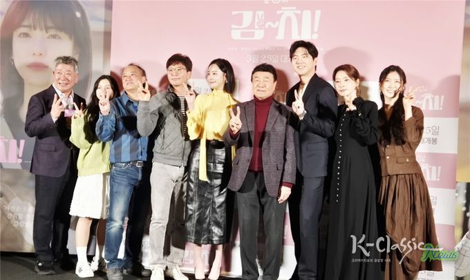 시사회 후 기념촬영(좌로부터 김명국, 박주원, 김정팔, 박철현감독, 이주연, 한인수, 이재준, 김성희, 유현지)