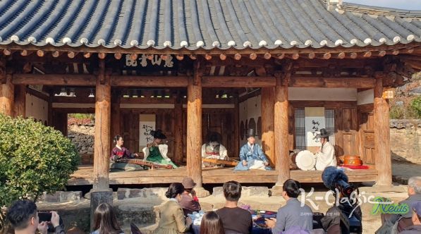 혜산서원에서 선비풍류 공연이 펼쳐지고 있다.
