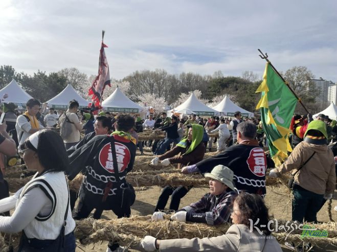 4. 12. 기지시줄다리기에 참여한 일본 다이센시 대표단